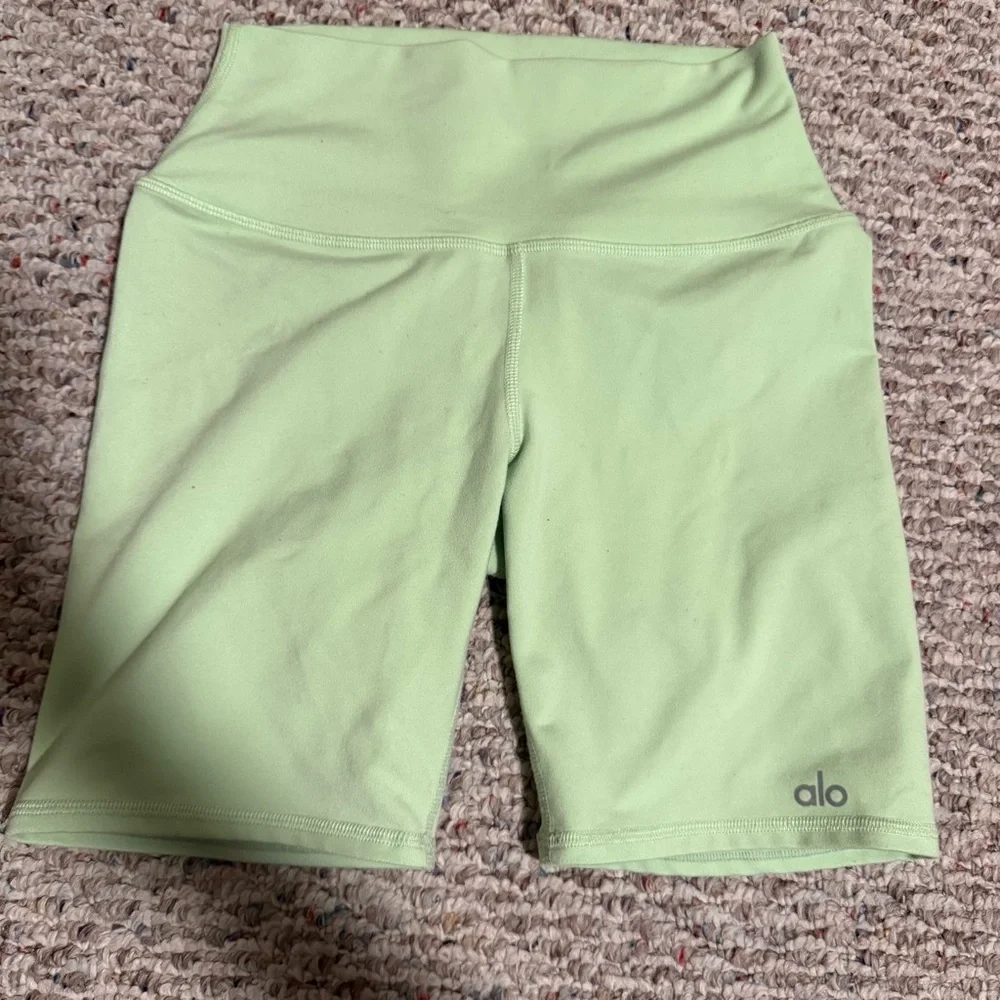 ALO Yoga Green Bike Shorts High-Rise Performance- Size XS